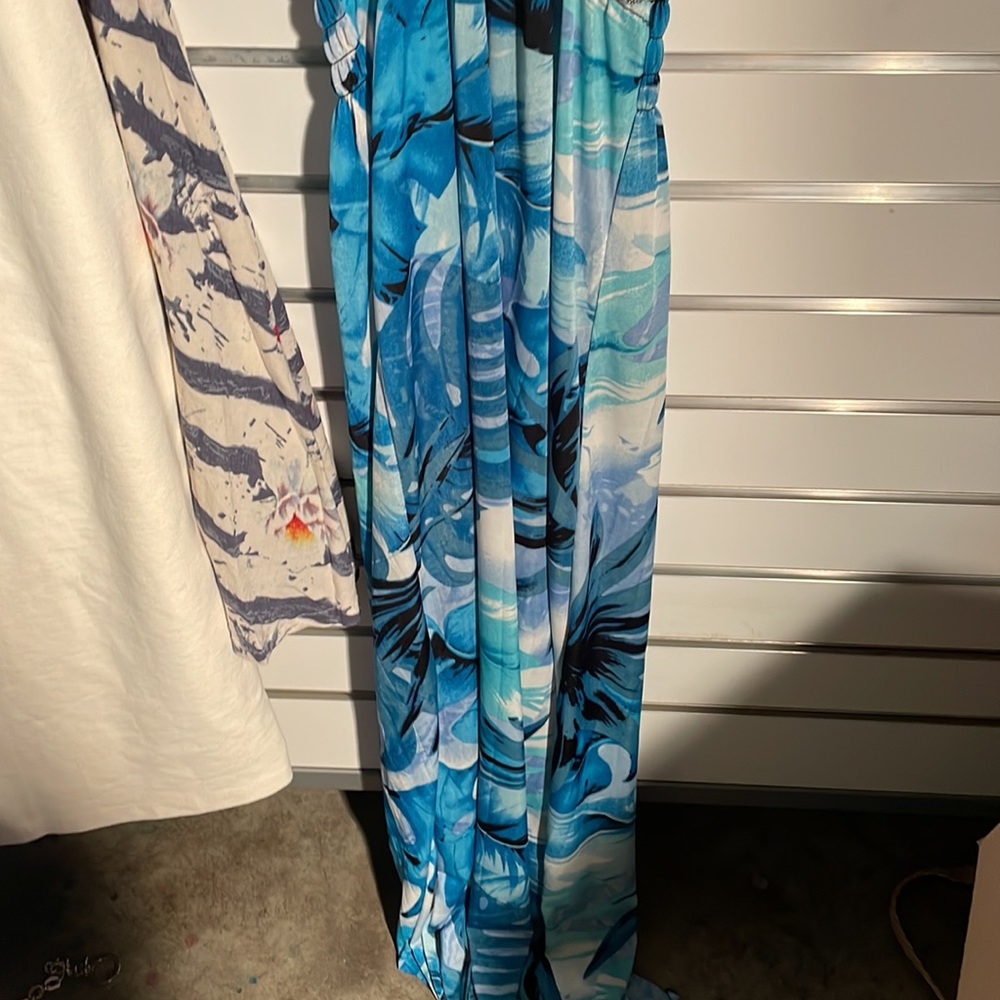 Dresses - Picture 14 of 15